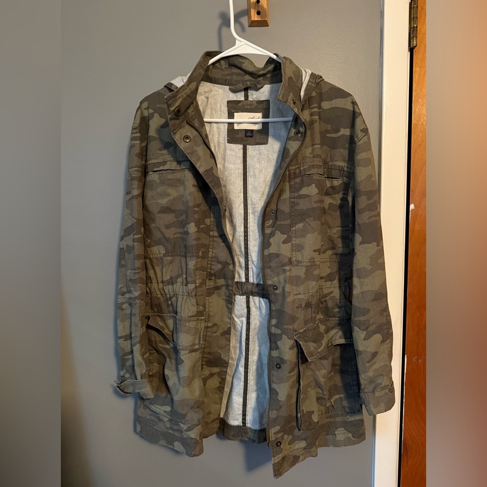 Universal Thread Green Camouflage Field Jacket